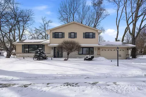 9912 Little Rd, Bloomington, MN 55437