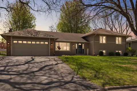 8556 Irwin Rd, Bloomington, MN 55437