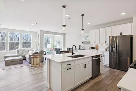 4921 Avery Ct, Eagan, MN 55123
