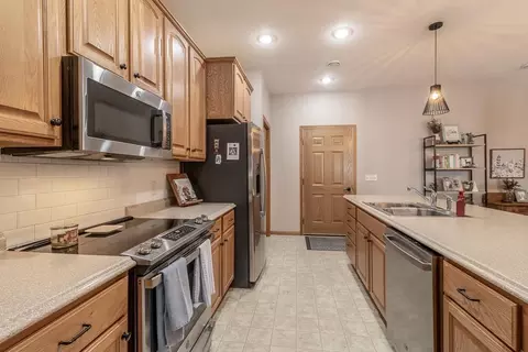 Kitchen - 2056 Pratt Cir, Saint Peter, MN 56082 photo 5 of 5