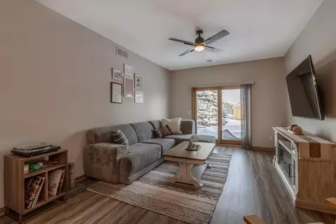 Living - 2056 Pratt Cir, Saint Peter, MN 56082 photo 2 of 4