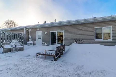 Exterior - 2056 Pratt Cir, Saint Peter, MN 56082 photo 2 of 2