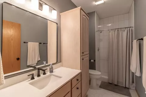 Bath - 2056 Pratt Cir, Saint Peter, MN 56082 photo 1 of 3