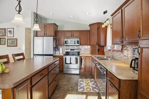 Kitchen - 2225 Old Post Rd, Independence, MN 55359 photo 4 of 6