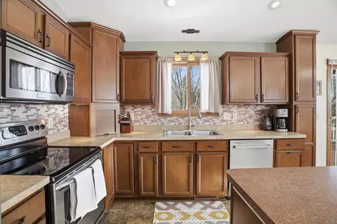 Kitchen - 2225 Old Post Rd, Independence, MN 55359 photo 2 of 6
