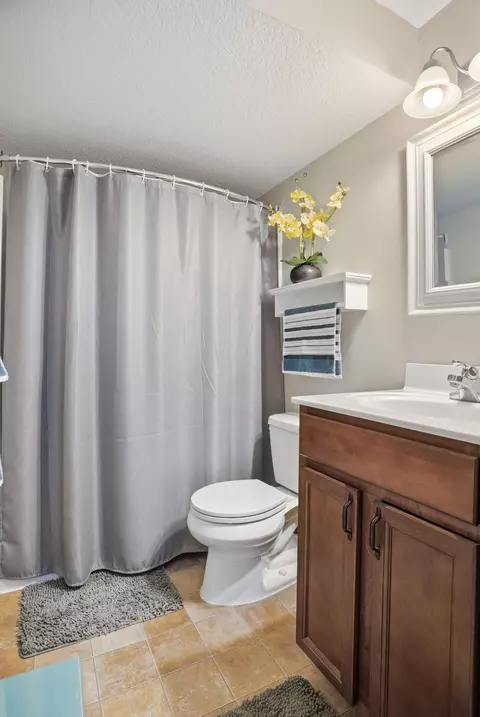 Bath - 2225 Old Post Rd, Independence, MN 55359 photo 3 of 3