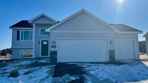 1526 Raccoon Ln, New Richmond, WI 54017