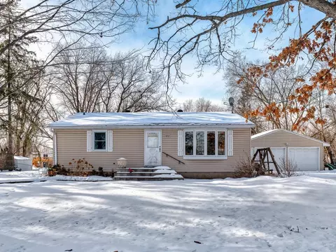 4213 Oakcrest Dr, Vadnais Heights, MN 55127