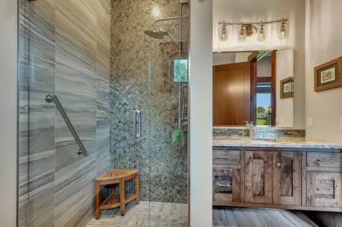 Bath - 3121 Blackheath Dr, Saint Cloud, MN 56301 photo 7 of 10