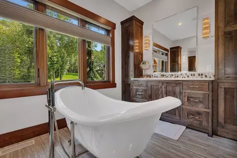 Bath - 3121 Blackheath Dr, Saint Cloud, MN 56301 photo 3 of 10