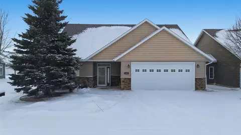 4334 Redwood Ln S, Fargo, ND 58104