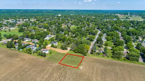 124 Kaukis Dr, Le Sueur, MN 56058