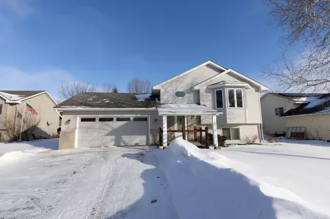 282 Fieldcrest Ave, Montrose, MN 55363