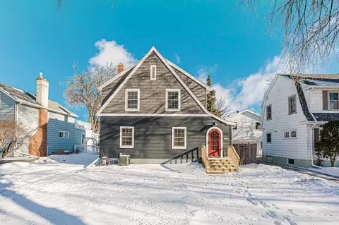 912 11th St S, Moorhead, MN 56560