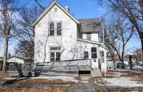 716 1st St NW, Faribault, MN 55021