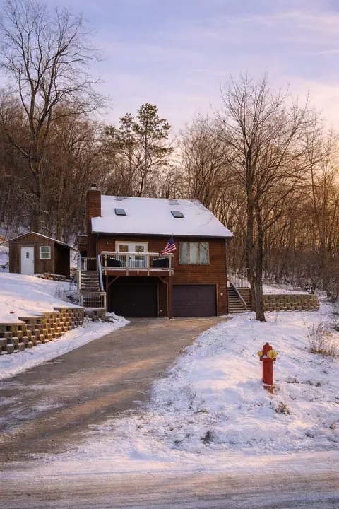 922 W Burns Valley Rd, Winona, MN 55987