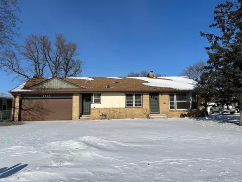 1415 Burke Ave W, Roseville, MN 55113