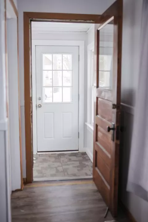 Entry Way - 305 E 7th St, Morris, MN 56267 photo 2 of 9