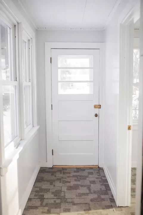 Entry Way - 305 E 7th St, Morris, MN 56267 photo 6 of 9