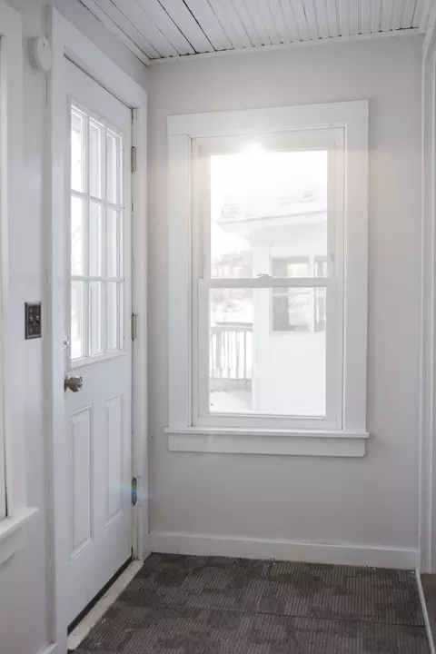 Entry Way - 305 E 7th St, Morris, MN 56267 photo 1 of 9