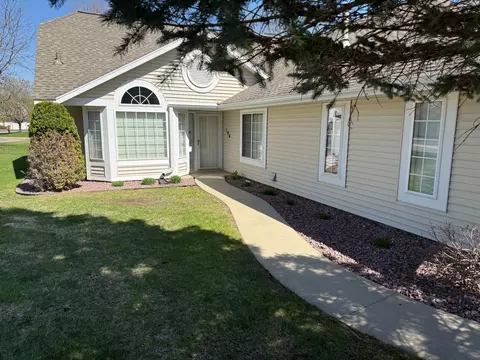 1940 Topaz Pointe Ln SW, Rochester, MN 55902