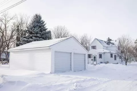 107 W 10th St, Morris, MN 56267