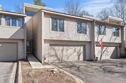 8405 137th Ct, Apple Valley, MN 55124