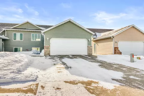 1549 34th Ave S, Moorhead, MN 56560