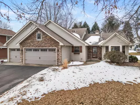 476 Hawthorn Rd, Circle Pines, MN 55014