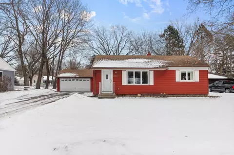2910 Simpson St, Roseville, MN 55113