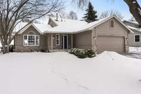 9201 La Rivier Ct, Eden Prairie, MN 55347