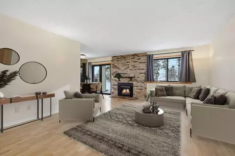 7290 Vista Ct, Eden Prairie, MN 55346