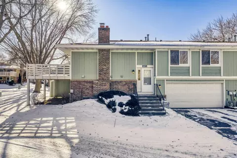 6871 Macbeth Ct, Woodbury, MN 55125