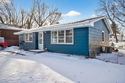 83 Farrell St N, Maplewood, MN 55119