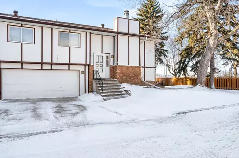 2305 4th Ave S, Moorhead, MN 56560