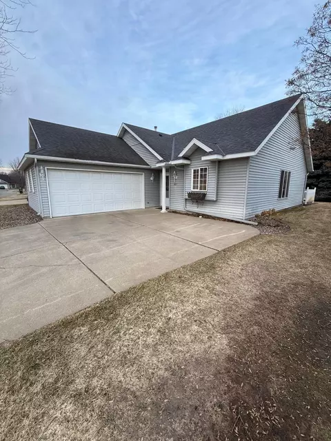 821 Aspen Cir, Waite Park, MN 56387