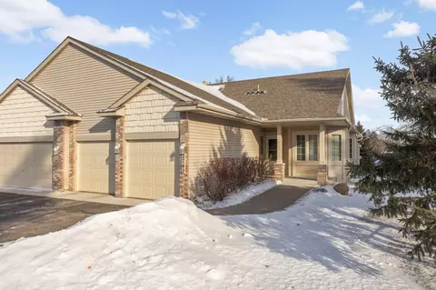2740 Park View Ct, Little Canada, MN 55117