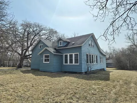1127 7th St, International Falls, MN 56649