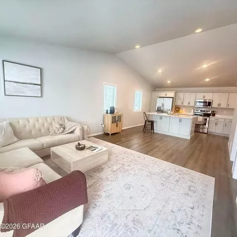 1270 Rachel Dr W, West Fargo, ND 58078