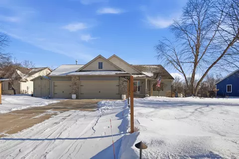 8053 Trappers Ridge Dr, Clear Lake, MN 55319