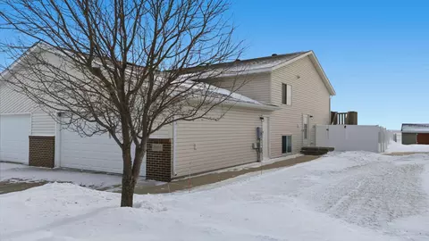 4804 51st Ave S, Fargo, ND 58104