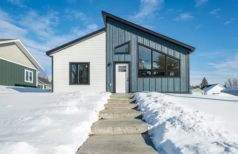714 NW 8th Ave, Grand Rapids, MN 55744