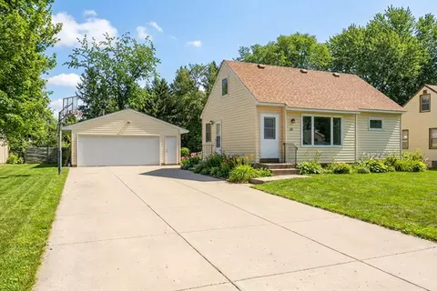 8 Pointcross Dr, Circle Pines, MN 55014