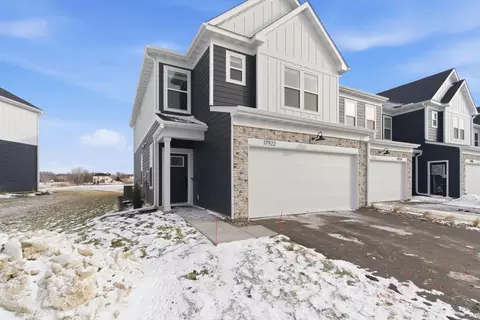17922 Genoa Dr, Lakeville, MN 55044