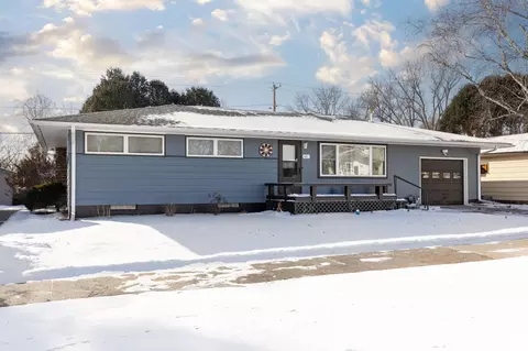 421 N 3rd St, La Crescent, MN 55947