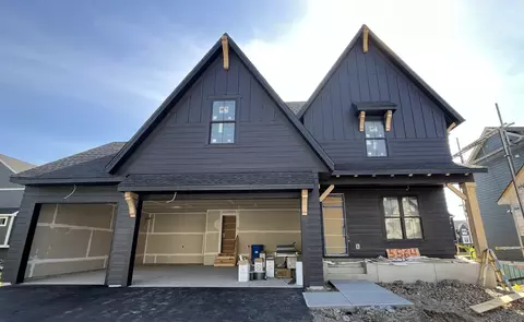 5564 Rolling Hills Pkwy, Chaska, MN 55318