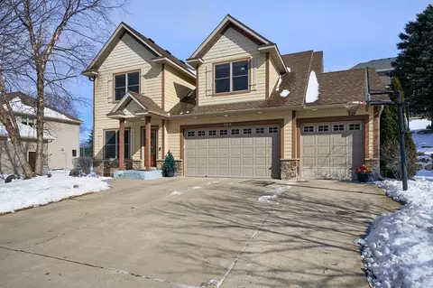 984 Carver Bluffs Pkwy, Carver, MN 55315