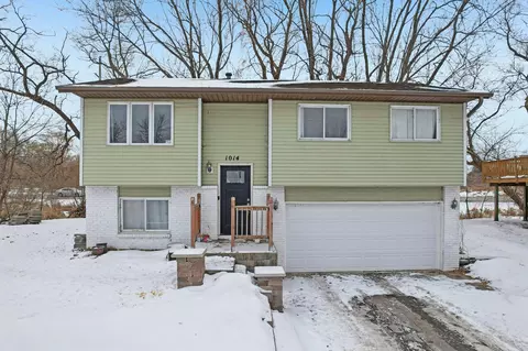 1014 10th Ave SW, Forest Lake, MN 55025