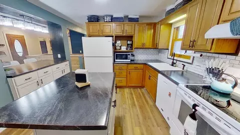 Kitchen - 1114 Bruce Cir, Marshall, MN 56258 photo 2 of 3
