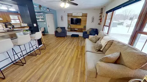 Living - 1114 Bruce Cir, Marshall, MN 56258 photo 1 of 3